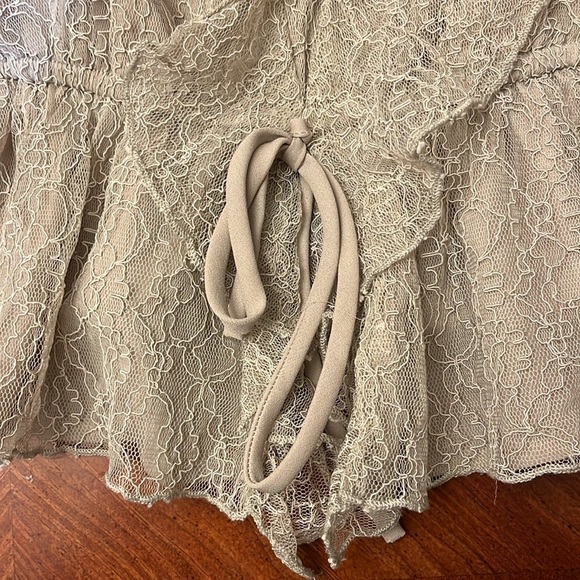 Anthropology june & hudson Lace Top Blouse Large Peplum Flutter Sleeves Taupe - Picture 5 of 8
